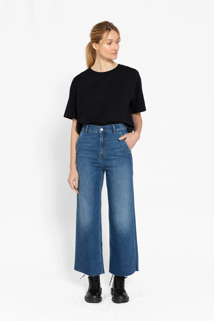 FINGER-IN-THE-NOSE-CHARLIEMediumBlue30-JEANS_700x