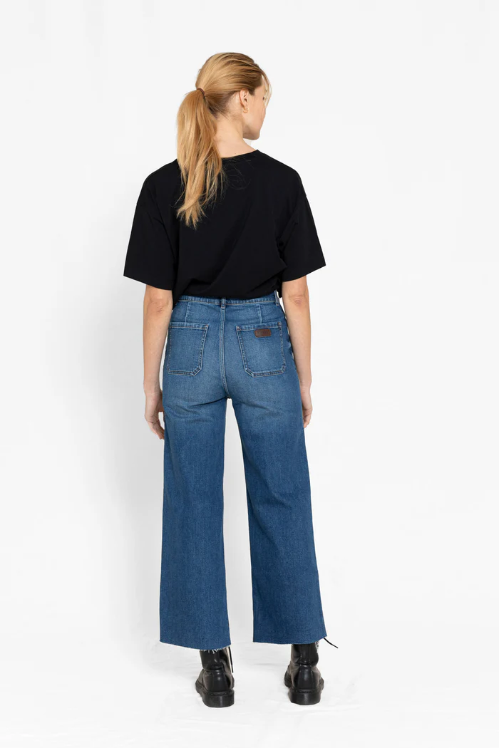 FINGER-IN-THE-NOSE-CHARLIEMediumBlue31-JEANS_700x